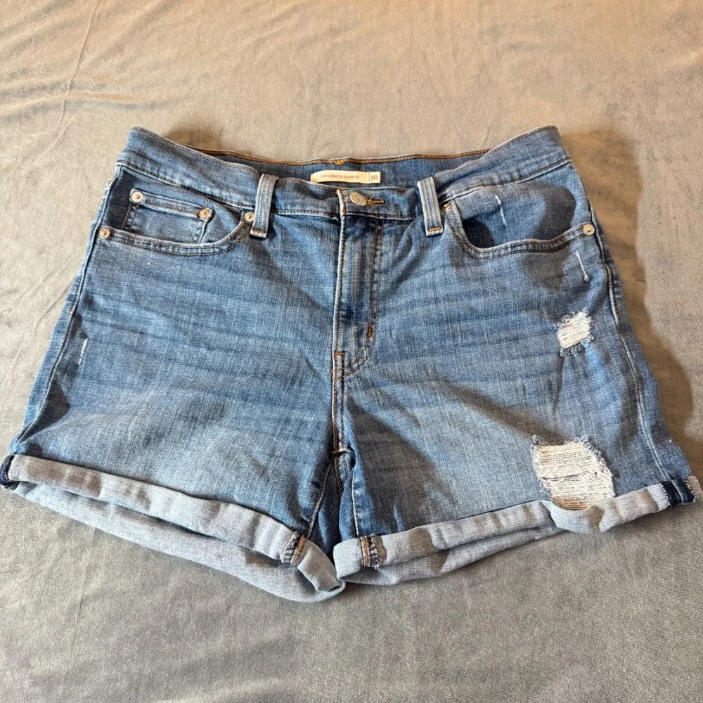 Levi Strauss Womens Mid Length Shorts 30 Blue Distressed Cuffed Denim Stretch